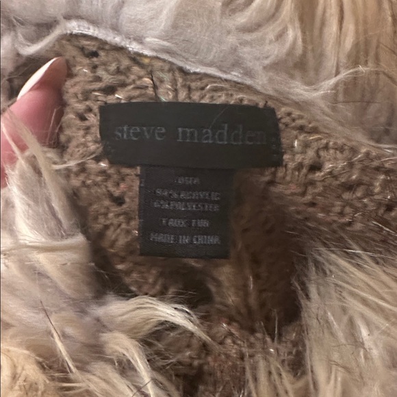 Steve Madden Tan Knit Poncho with Faux Fur Collar - Picture 6 of 6